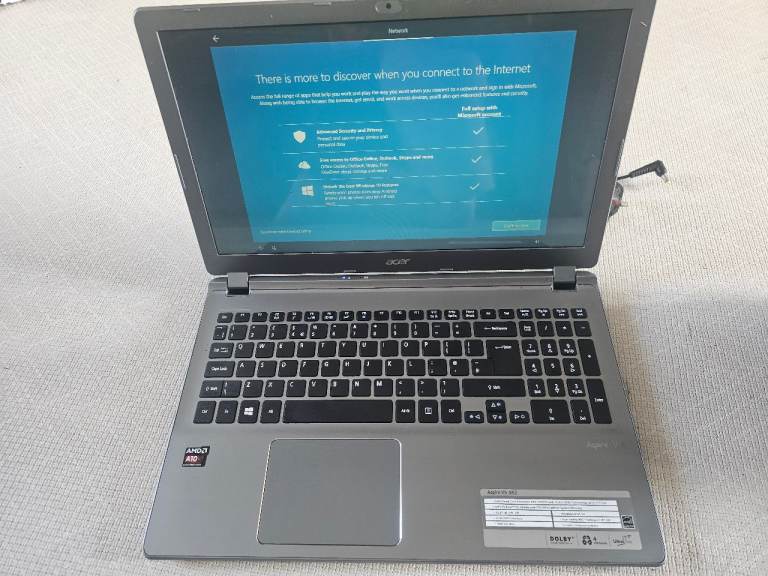 Acer V5-552 Laptop with Charger – Good Condition