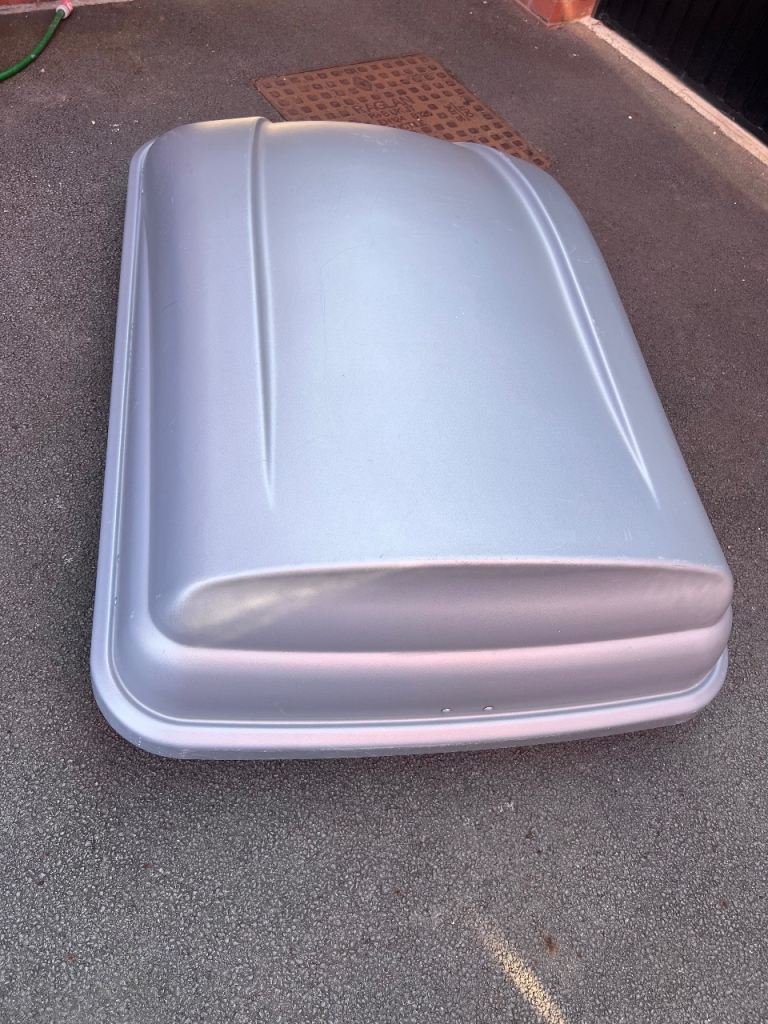 HALFORDSSilver Car Roof Box – Good Condition