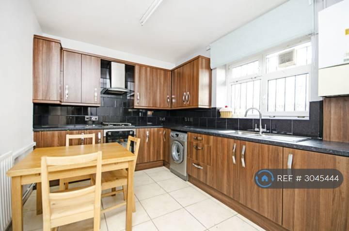 3 bedroom flat in Homerton Road, London, E9 (3 bed) (#3045444)