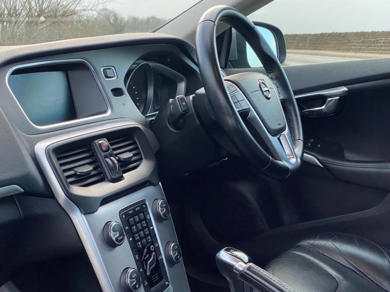 2018 Volvo V40 T3 [152] Inscription 5dr - Sat Nav &amp; Rear Camera &amp; Heated Seats HATCHBACK ...