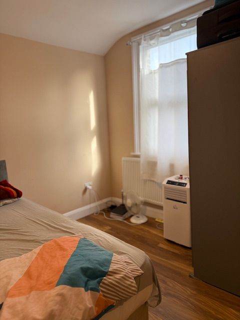 MODERN TWO BEDROOM, CLARE ROAD, CLOSE TO TUBE