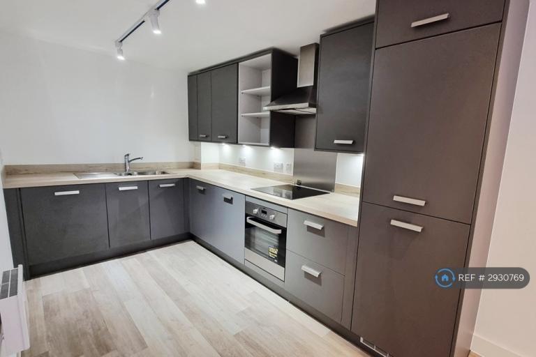 2 bedroom flat in Bradford Street, Birmingham, B12 (2 bed) (#2930769)
