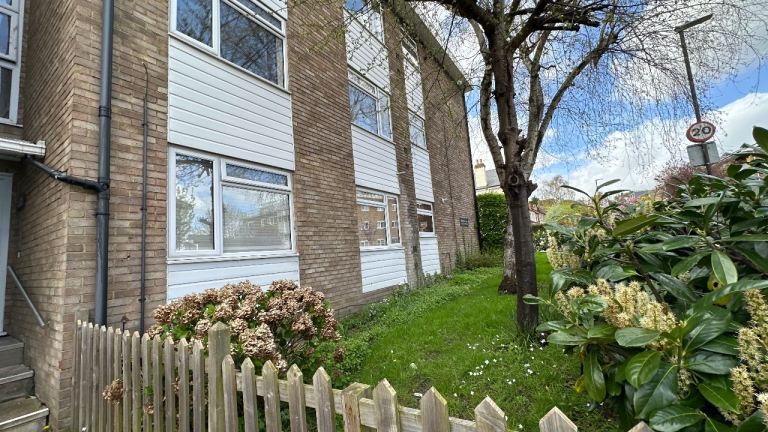 2 bed apartment 7 min walk from Wimbledon Main Station