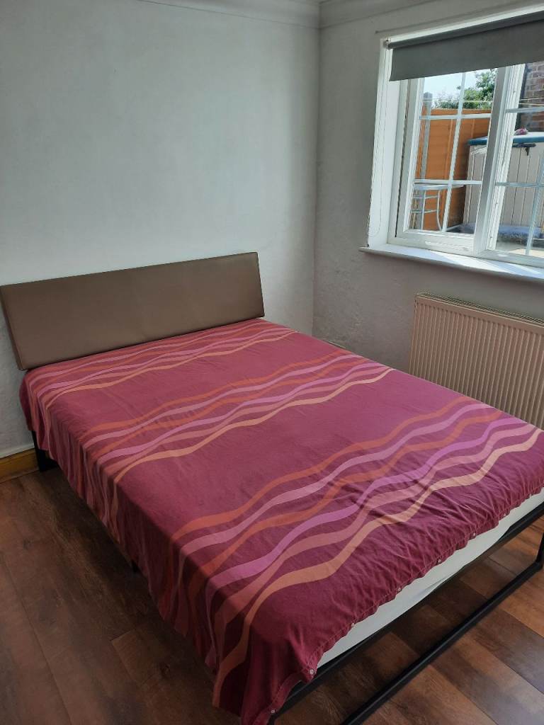Spacious Fully Furnished Double Room with Garden for Rent Crystal Palace Norbury Norwood 