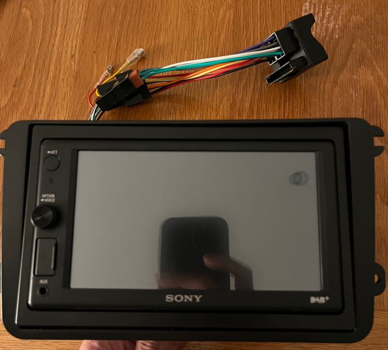 Apple CarPlay Head Unit (Sony XAV-AX1005)