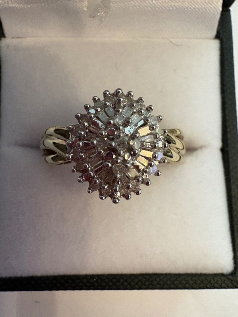 Beautiful Vintage 9ct Gold 1ct Diamind Ring Size R
