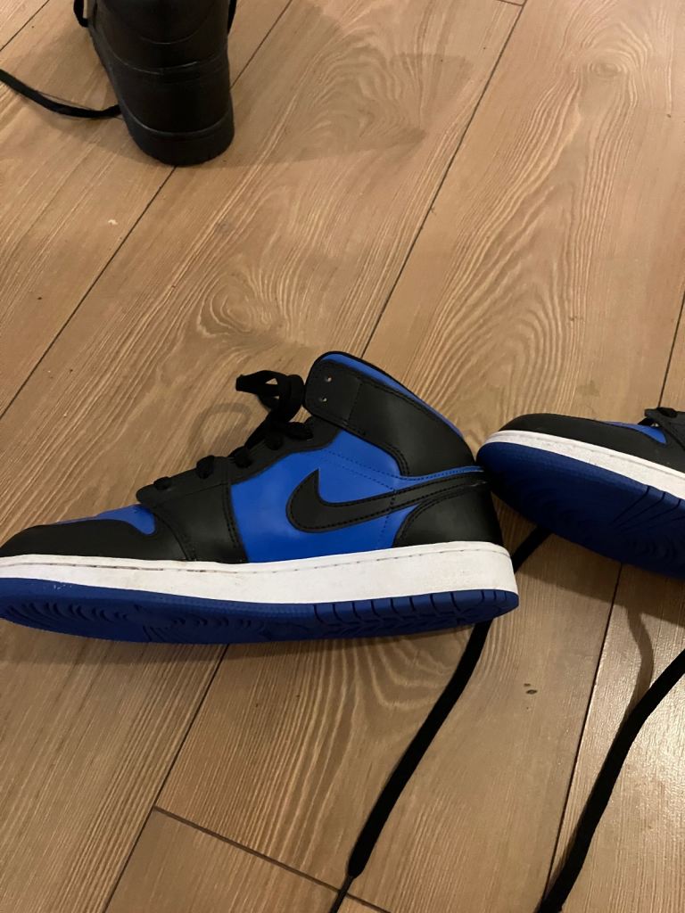 Nike mid 1s older boys size 6