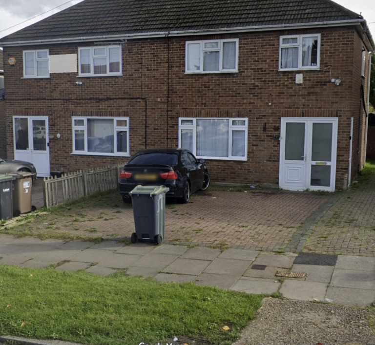 3 Bed Semi-Detached House, Stoneygate Road, LU4