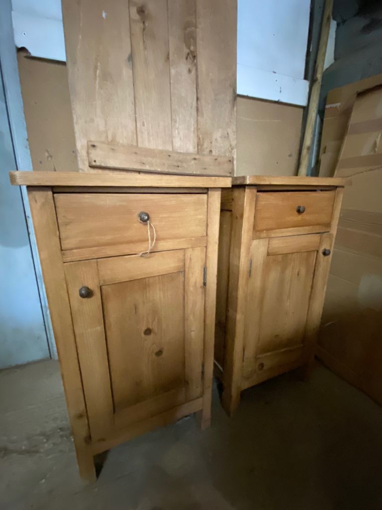 Pair of Victorian pine pot cupboards 