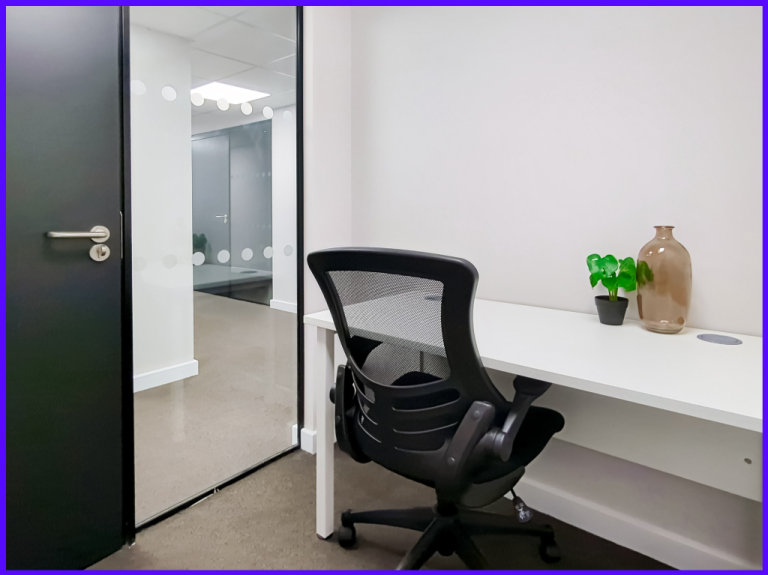 Crewe - CW1 2EW, Find a dedicated desk and get down to business in Regus Crewe, Market Street?