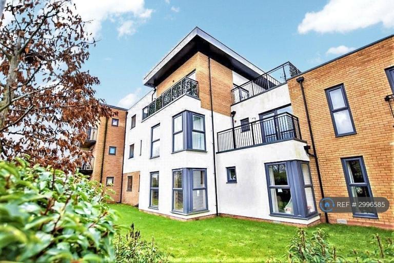 2 bedroom flat in Summers Hill Drive, Papworth Everard, Cambridge, CB23 (2 bed) (#2996585)