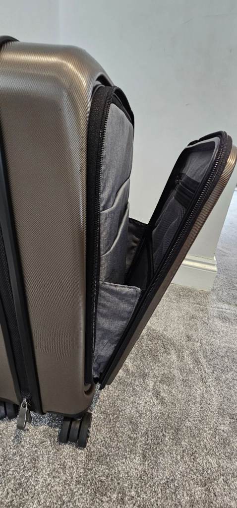 Ricardo Beverly Hills 21” Carry-On Hardcase Spinner Suitcase Luggage