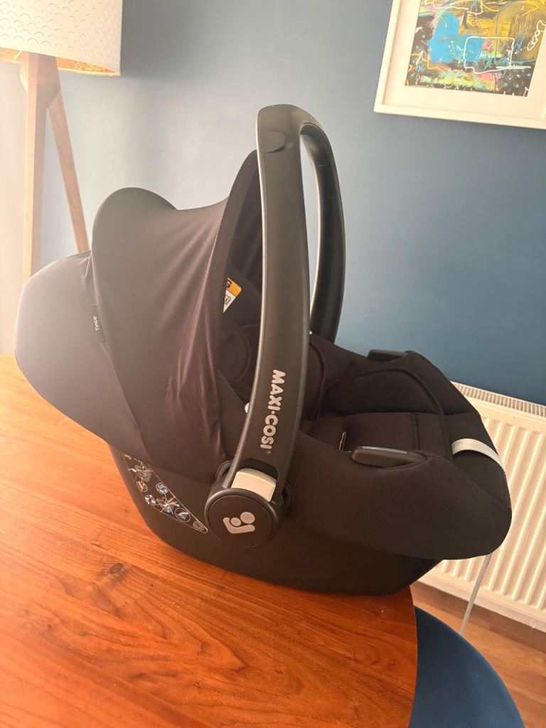 Maxi-cosi Trinca Car seat and Isofix base 