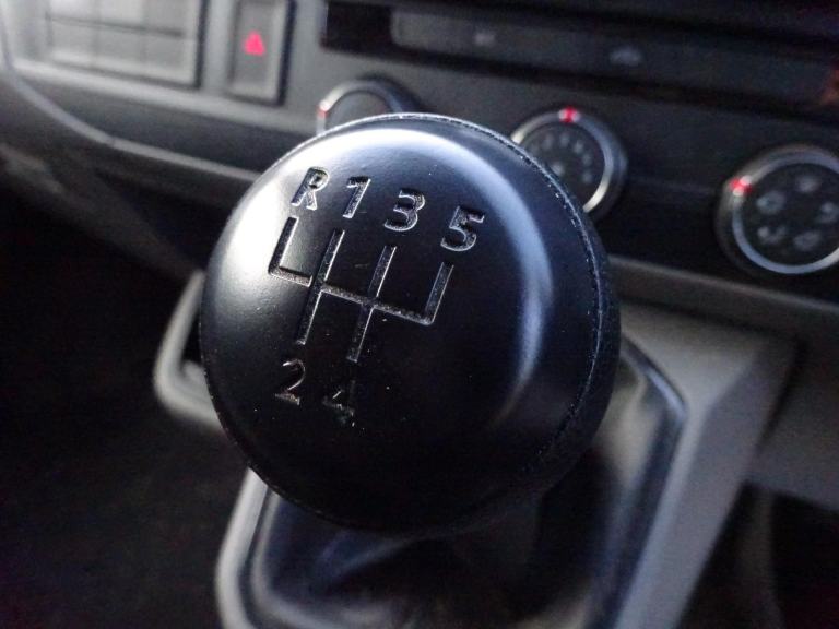 2024 74 REG VOLKSWAGEN TRANSPORTER T30 STARTLINE DIESEL VAN DAMAGED SALVAGE