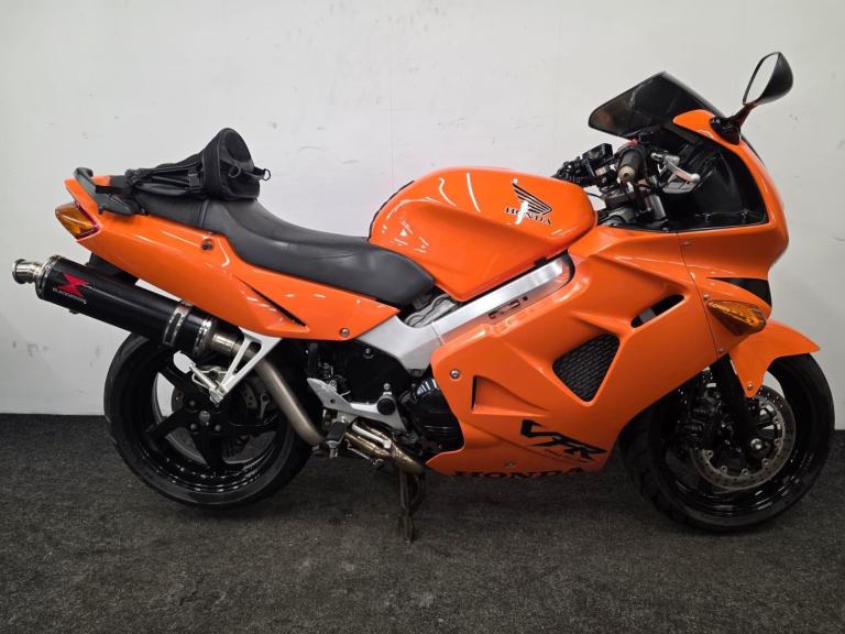 HONDA VFR 800 F *** BLACK WIDOW EXHAUST - TINTED SCREEN - TAIL PACK ***