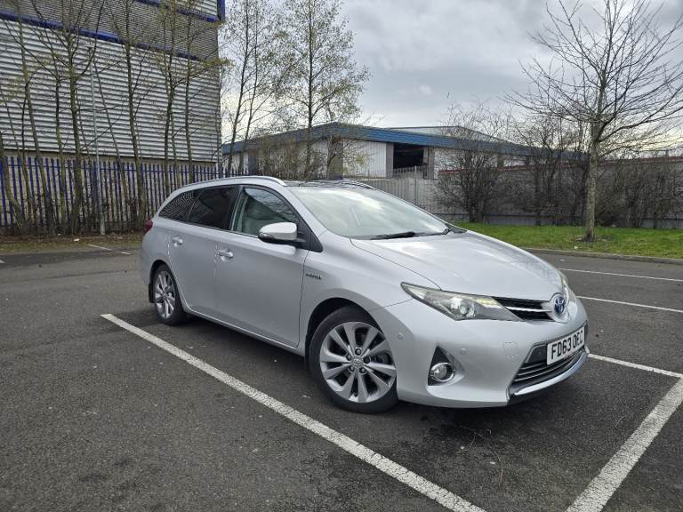 Toyota Auris 1.8 VVT-h Excel Touring Sports (Full spec + Toyota history)