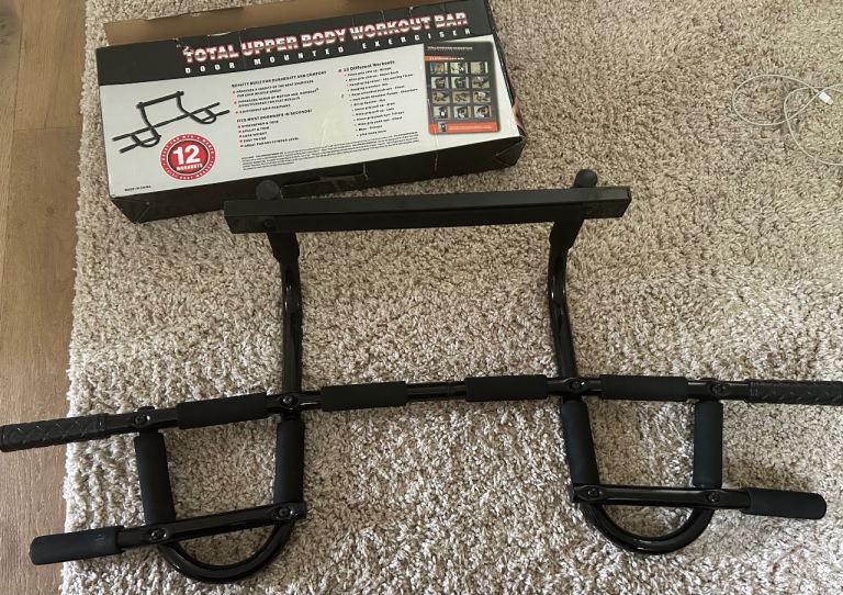 Upper body workout bar ( wall mounted ) 