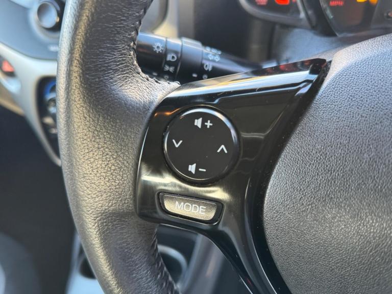 2014 Toyota AYGO 1.0 VVT-i X-Play 3dr HATCHBACK PETROL Manual