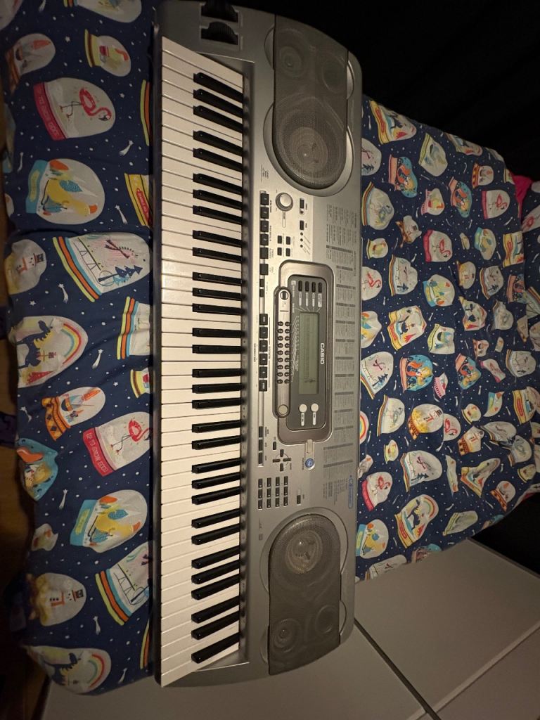 Casio WK-3500 Electric Keyboard – Good Condition, Silver