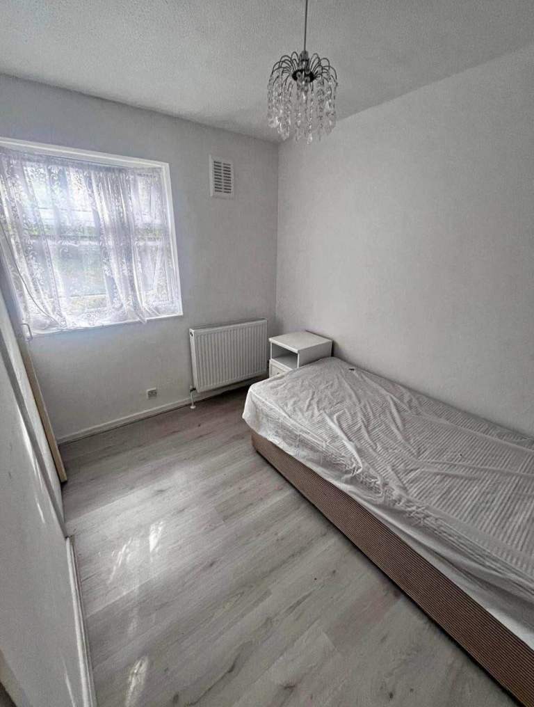 Spacious and Cosy Single Rooms for Rent in - PE29 1SD