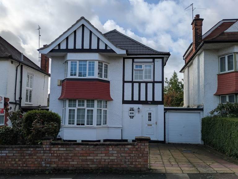 Superb 3 bed detached house on Elliot Road, Hendon NW4 3DS