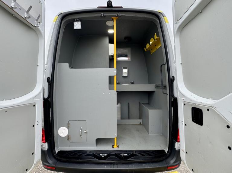 MERCEDES-BENZ SPRINTER 315 L2 2.0 CDI L2 MWB WELFARE VAN WITH TOILET White Manu