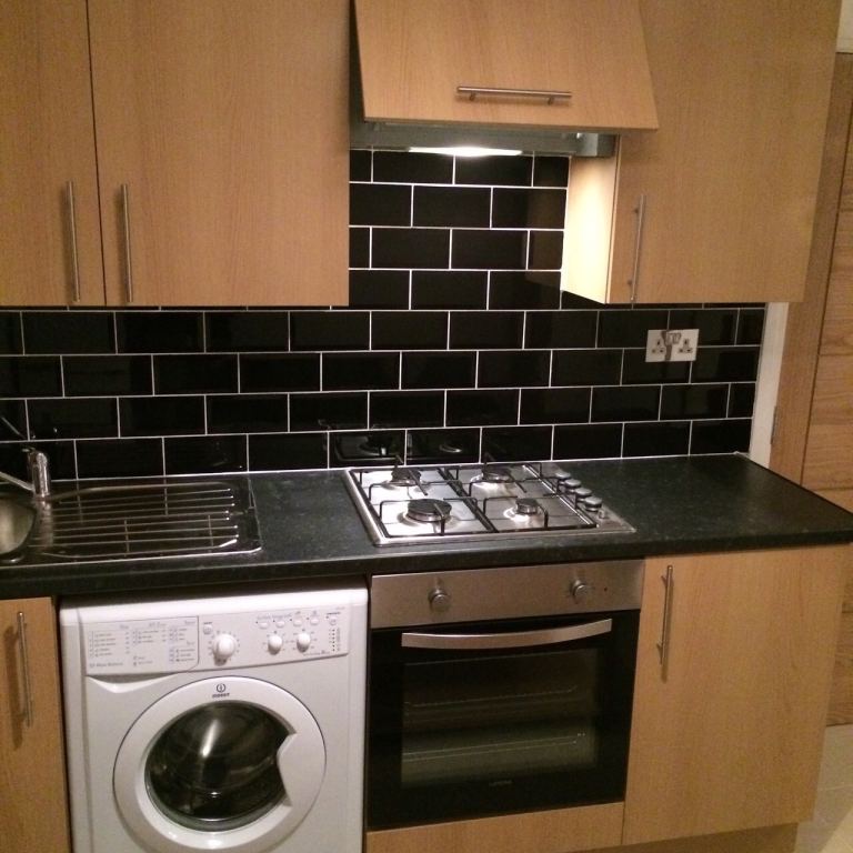 1 BED FLAT TO RENT from 10th July 2026, £1,150 pcm all Bills/Wifi Private Parking included. 