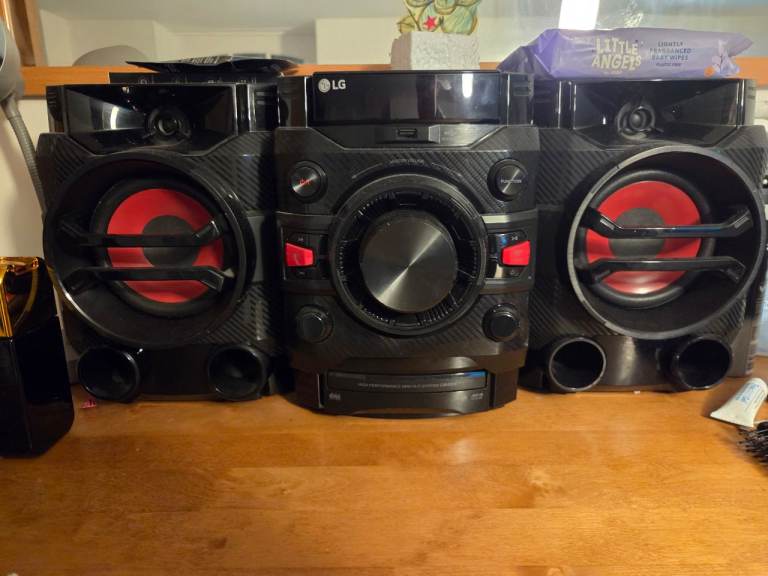 LG Stereo System with Speakers – Fully Functional, Good Condition