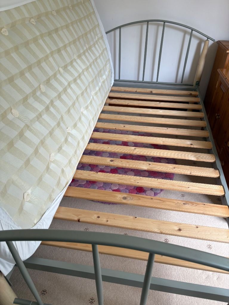 Twin beds 