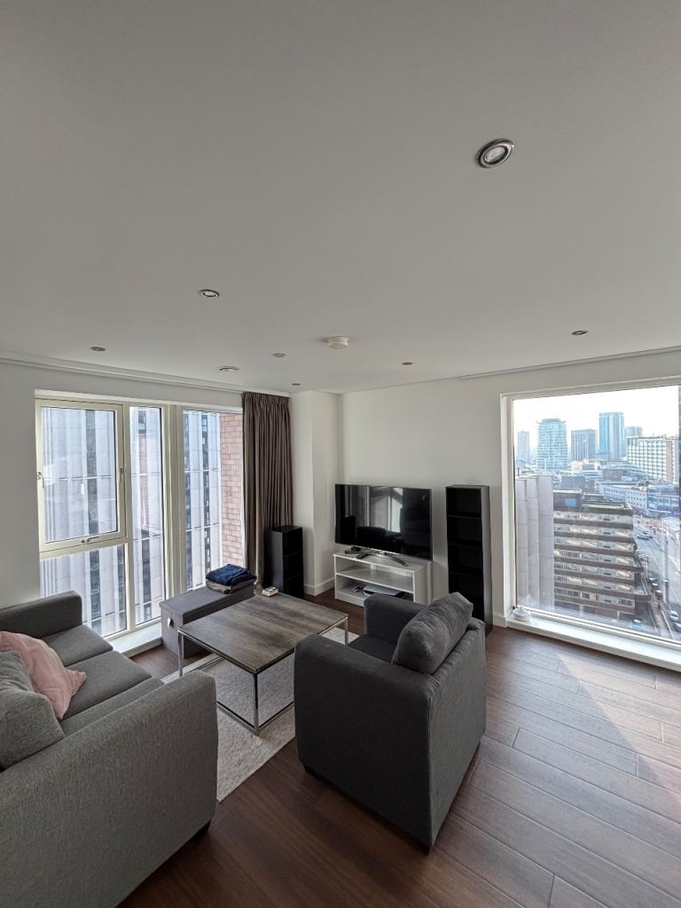 Bright 2-Bed City Centre Flat – 16th Floor, Contract Takeover from 29th Jan 2026
