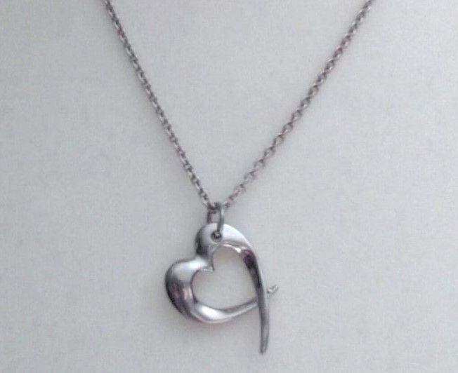 New Silver Toned Necklace with Heart Pendant.POST OT COLLECT!