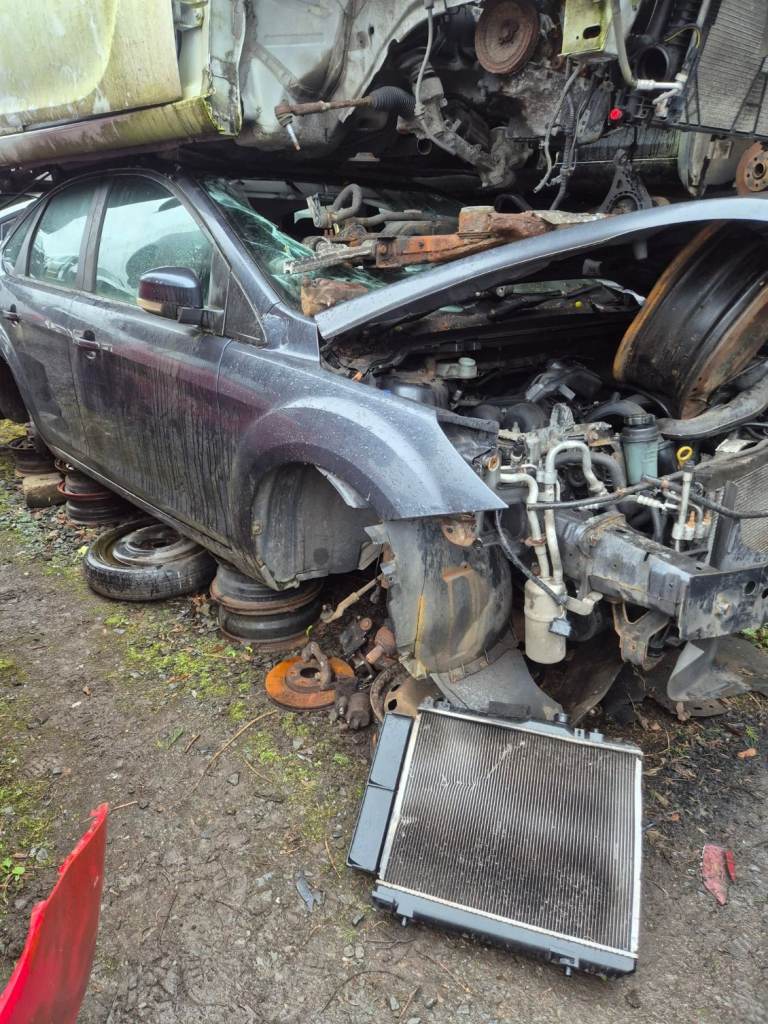 2011 FORD FOCUS 1.6 PETROL BREAKING FOR PARTS