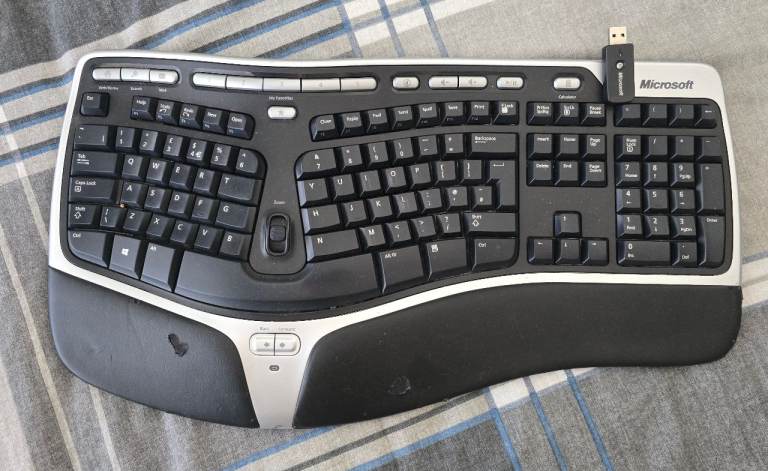 Microsoft Natural Ergonomic Keyboard 4000 - Good Condition