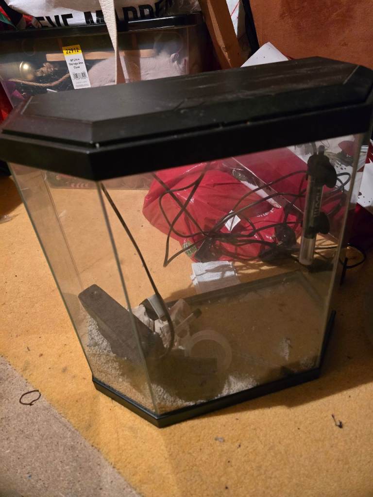 Small Hexagonal Fish Tank / Aquarium with Filter & Heater