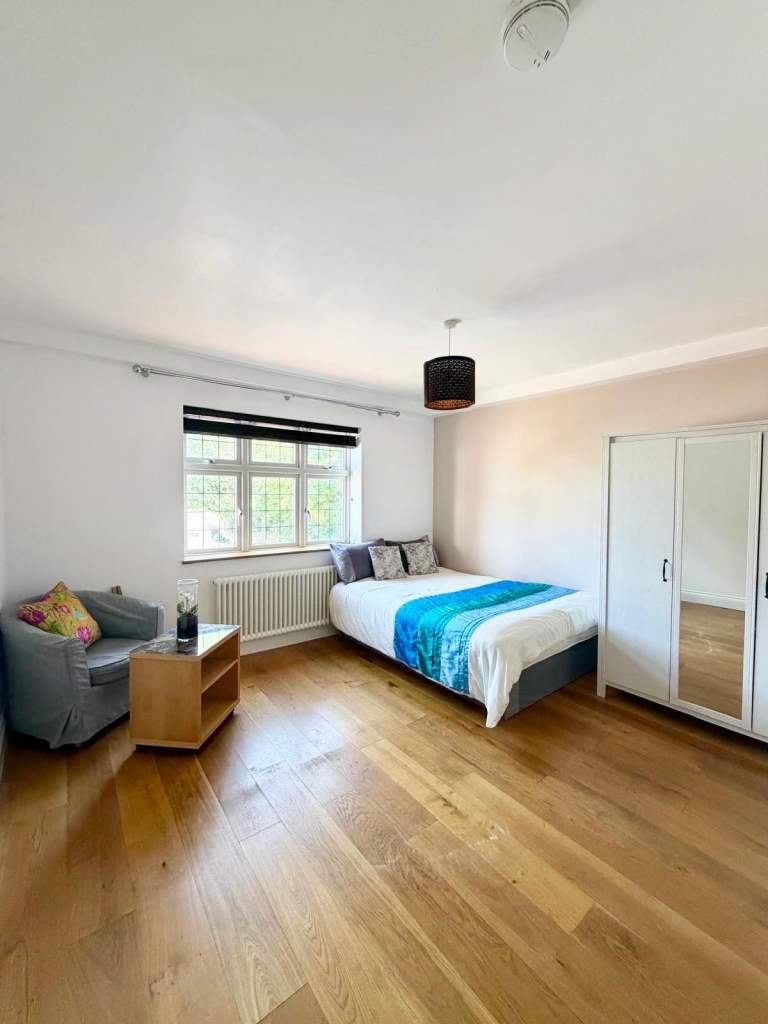 Rent Double Room & En-suite  - 5mins walk to Totteridge & Whetstone station