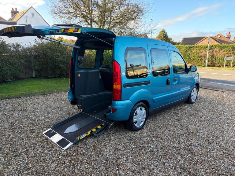 RENAULT KANGOO ELECTRIC RAMP 8000 MILES MOBILITY 