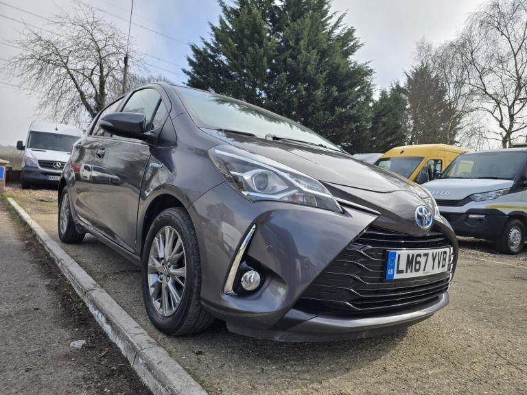 2017 Toyota Yaris 1.5 Hybrid Icon Tech CVT **ONLY 57,000 mILES** HATCHBACK Petrol/Electric Hybrid...