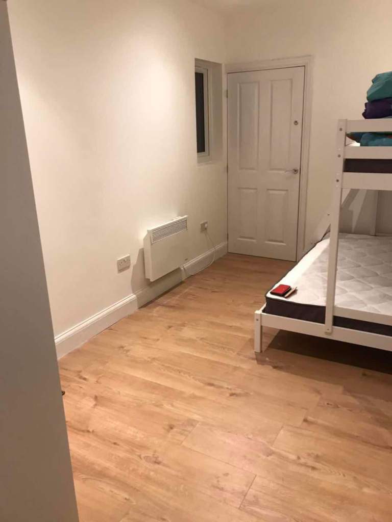 Spacious & Cosy ensuite room for Rent UB5 6FL