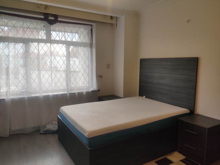 Self Contained Double bedroom available to Rent in Hounslow TW46AP 