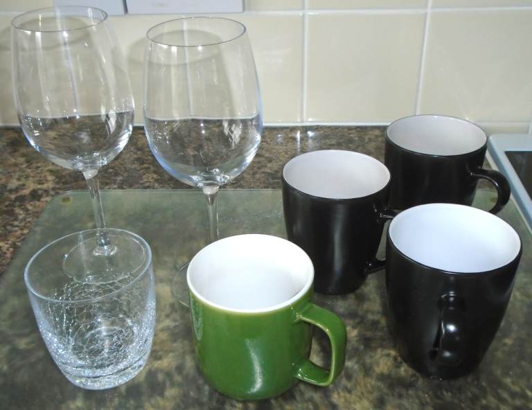 4 Mugs + 2 Wine Glasses + 1 Tumbler Glass * FREE *