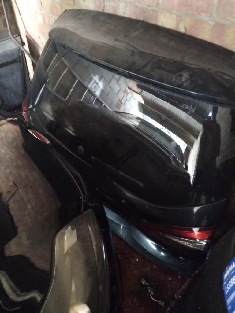 Mondeo estate 2012 rear tailgate glass 