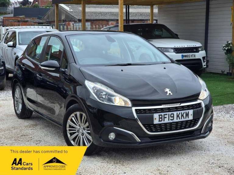 2019 Peugeot 208 1.2 PureTech Signature Euro 6 (s/s) 5dr HATCHBACK Petrol Manual