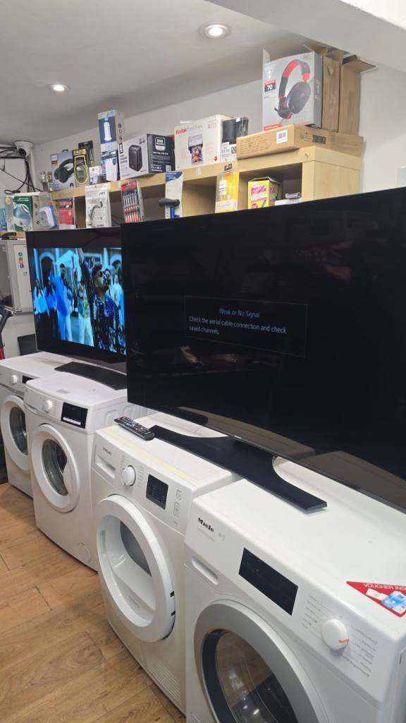  Curved Smart TV – Good Condition