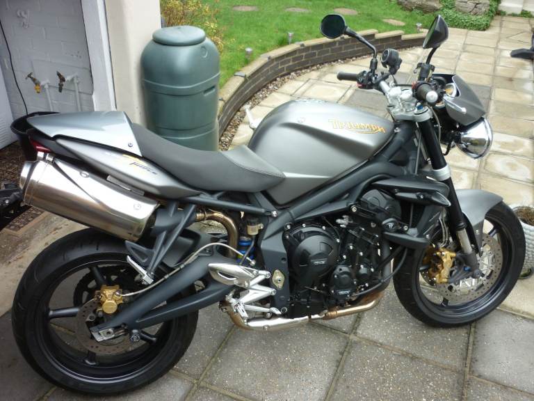 Triumph, STREET, 2009, 675 (cc)