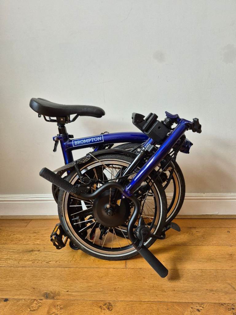 Brompton electric in Bolt Blue