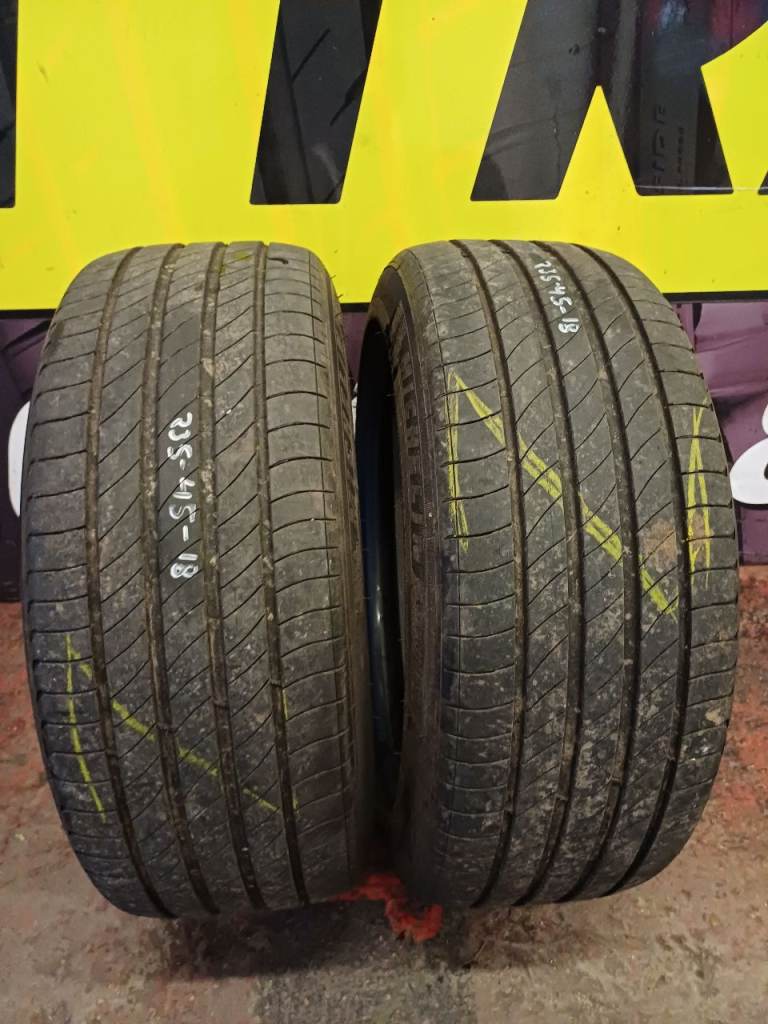 2x 235 45 18 Michelin Tyres