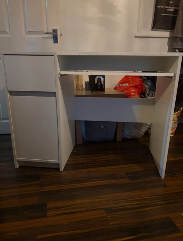 White Office/Study Desk with Drawers & Shelves