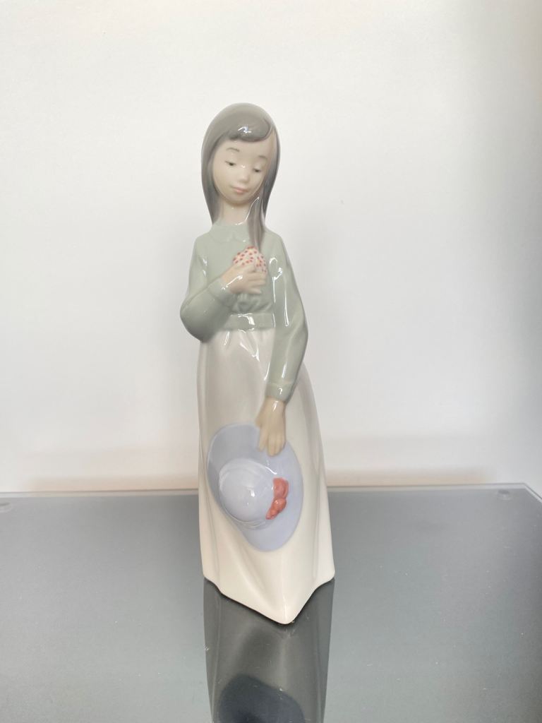 Lladro Nao figurine 