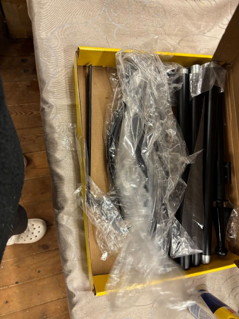 Bird feeding stand- new in box 