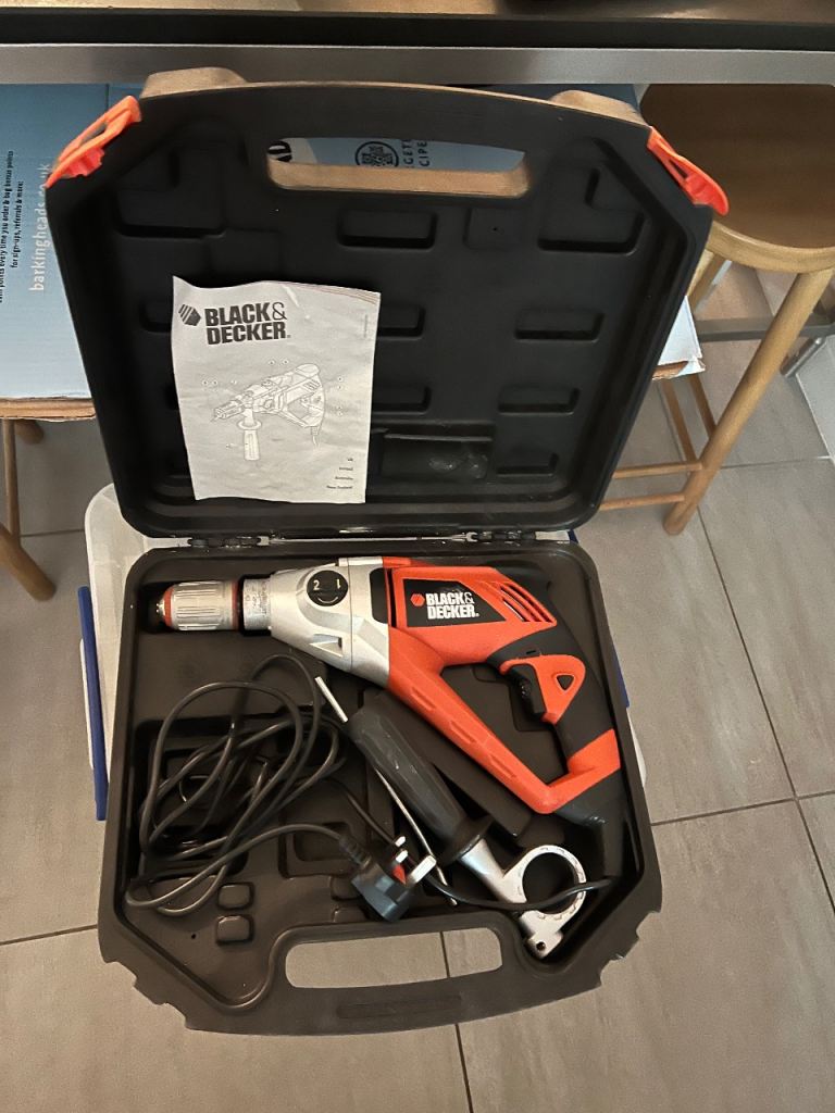 Black & Decker KD1011K Hammer Drill in Case – + Manual . Very Good Condition